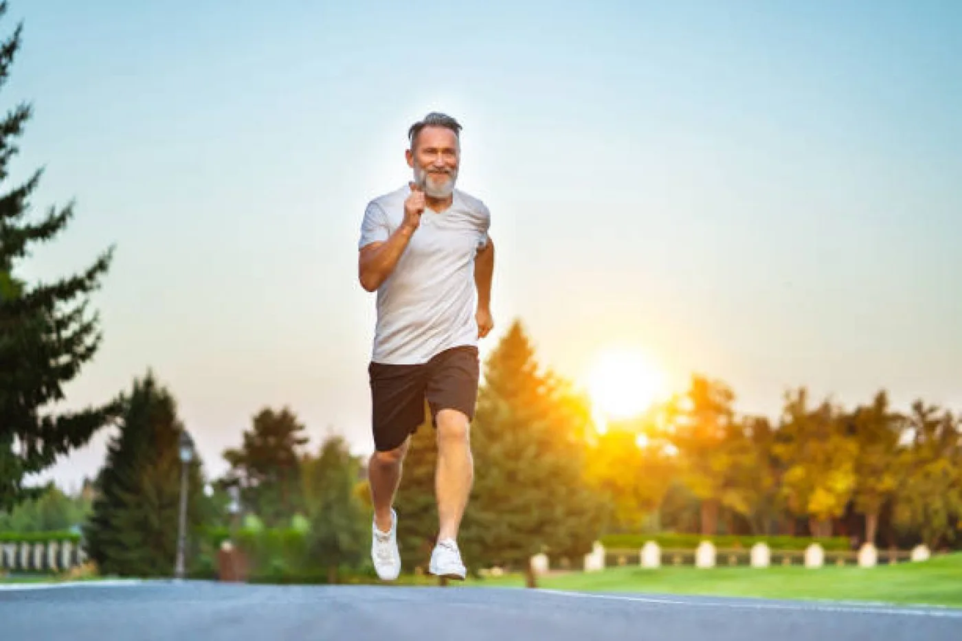 Caminar solo o en pareja ofrece excelentes virtudes para nuestro cuerpo.