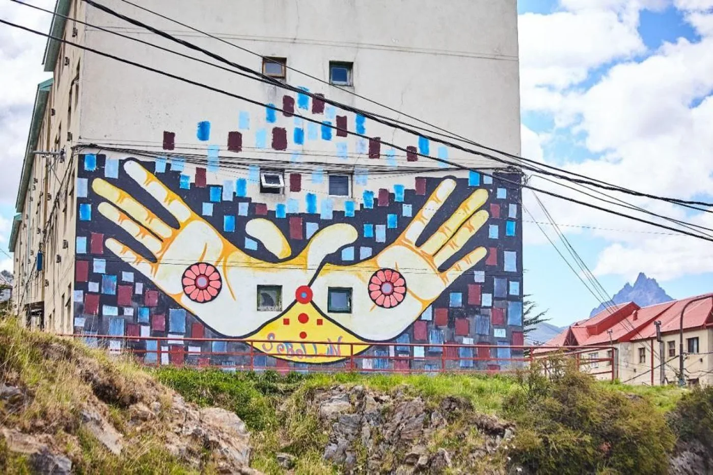 Pintan cuatro nuevos murales en Ushuaia