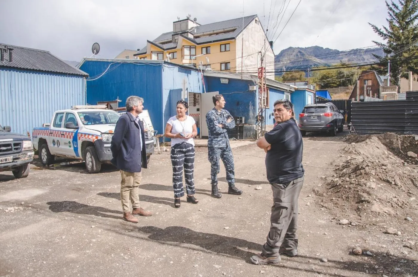 Funcionarios del Ministerio de Defensa de la Nación recorrieron las instalaciones de Defensa Civil de Ushuaia.