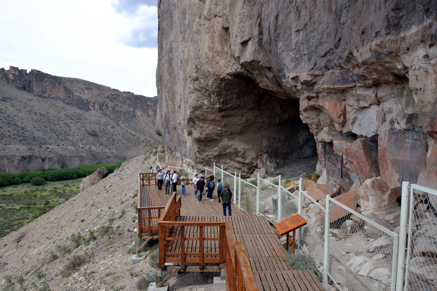 La Cueva de las Manos volvió a abrir luego de haber sido invadida por arañas Viudas Negras.