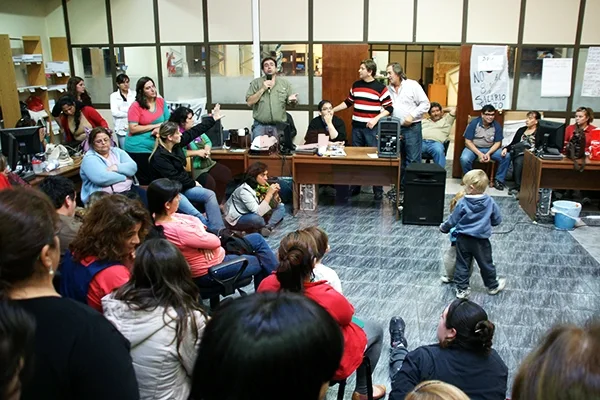 Los docentes volvieron a ratificar la toma pacífica del edificio de la Dirección General de Rentas.