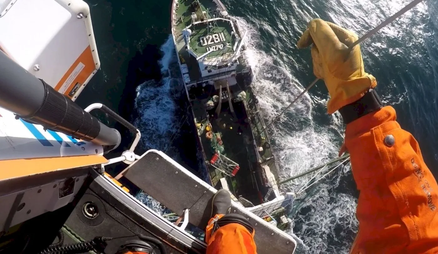 Prefectura Naval evacuó de urgencia a un tripulante de un buque pesquero.