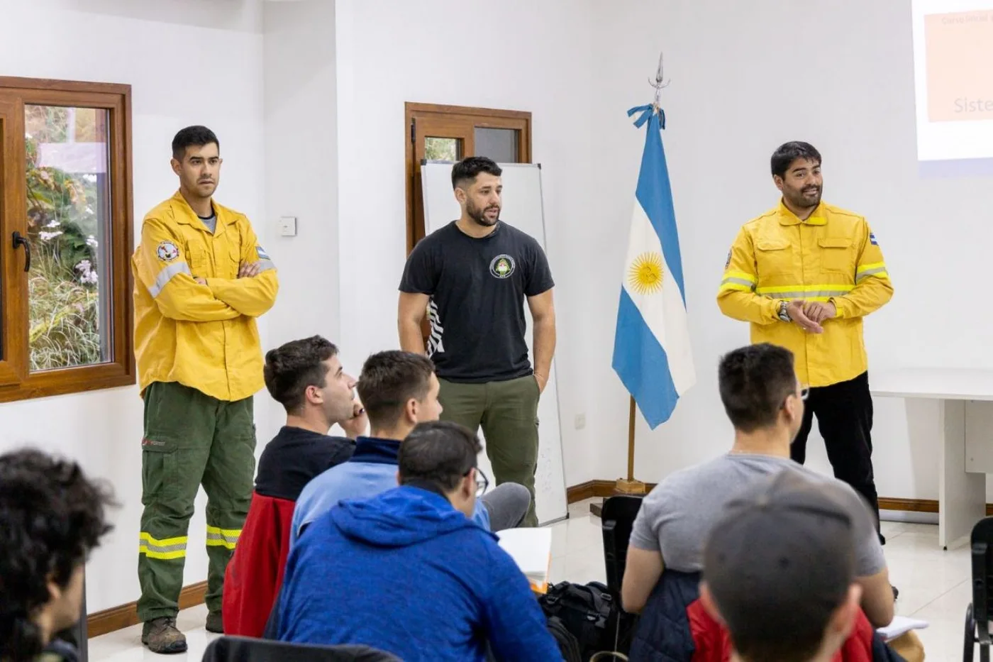 Comenzó el primer curso inicial Combatiente de Incendio Forestal con sede en Ushuaia.