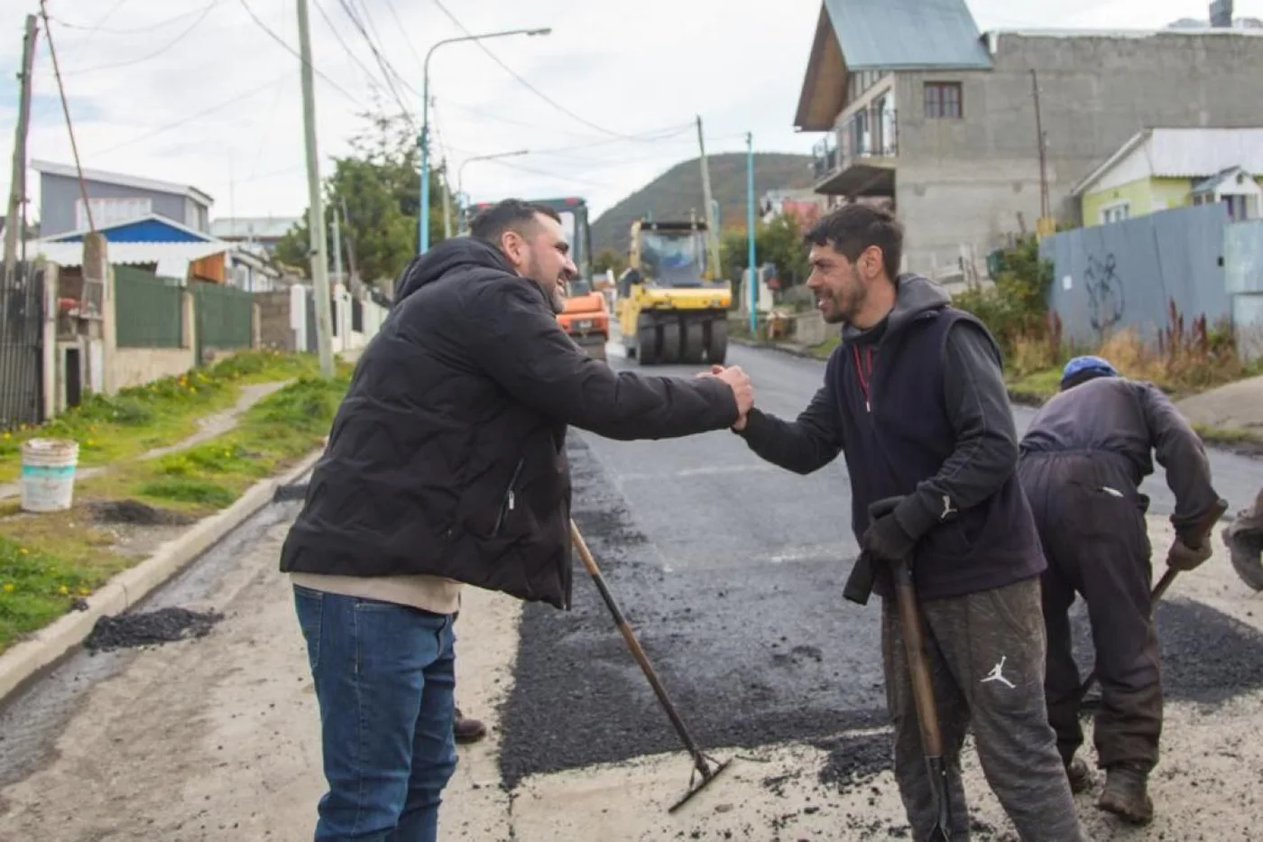 Repavimentaron un tramo de la calle Pastor Lawrence