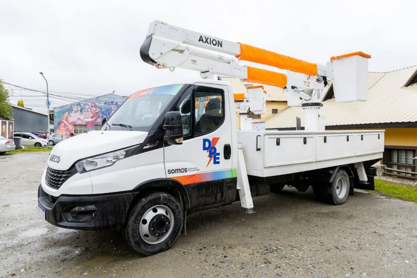 Energía adquirió dos nuevos vehículos equipados con hidroelevadores