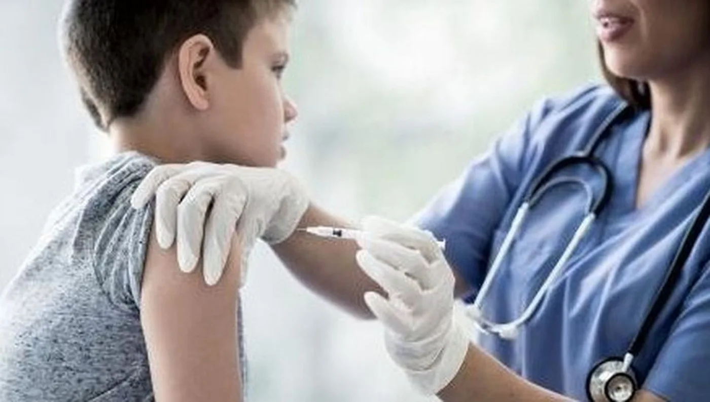 La OMS recomienda no dar más vacunas de refuerzo a la población general.
