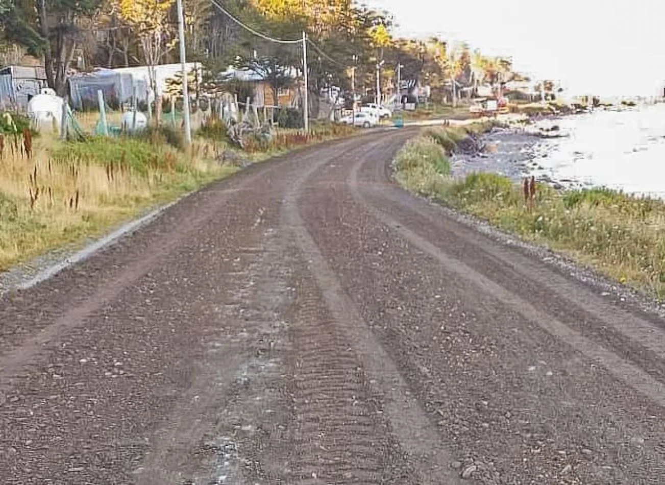 Realizan trabajos de ensanche en la calzada de la Ruta J