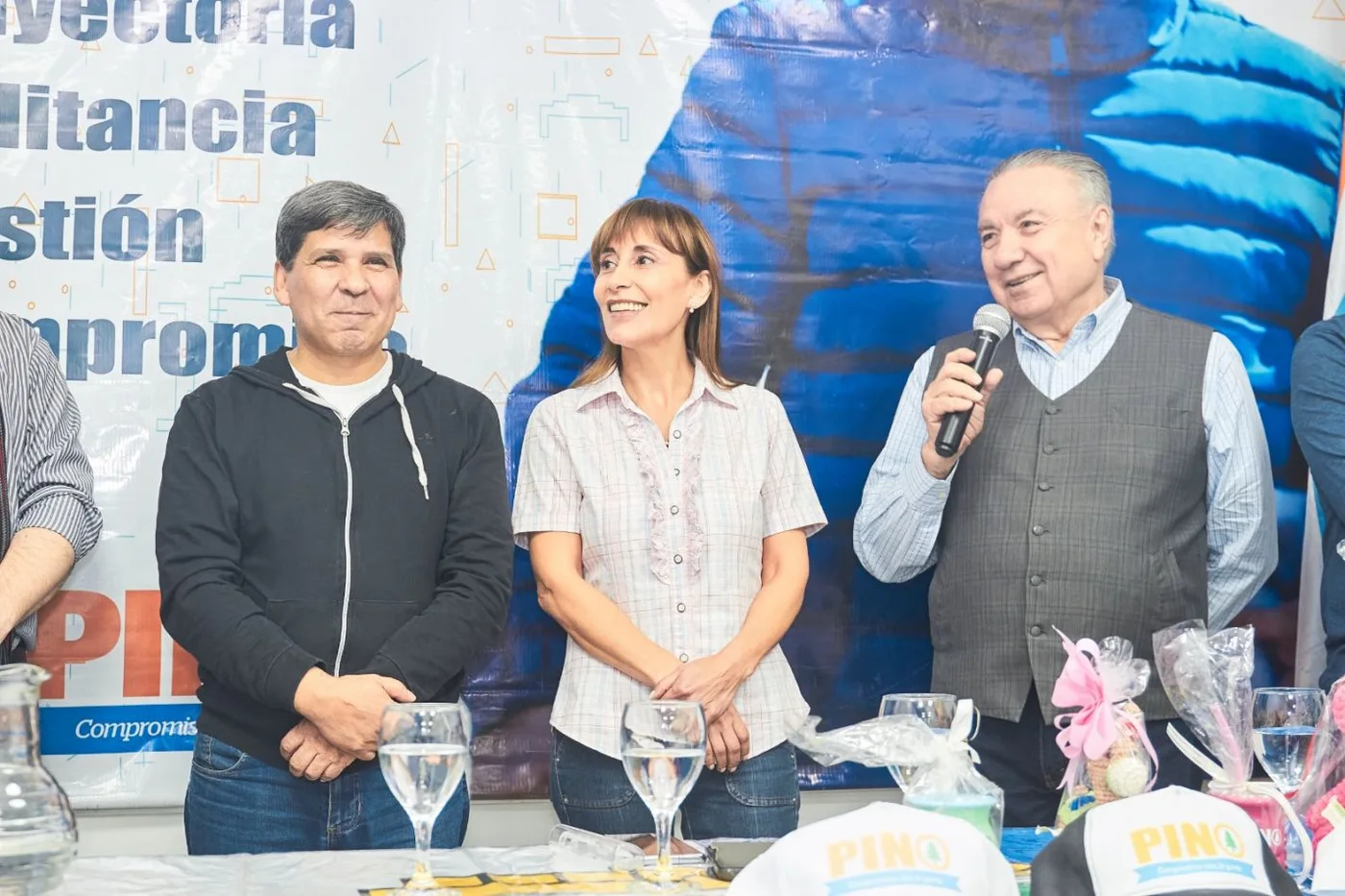 Los candidatos Pino, Ferreyra y López se presentaron en el Centro “Nueva Argentina”