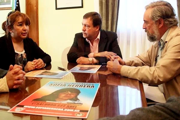 María Delgado, al momento de entrevistarse el con el Gobernador de Río Negro (en el centro).