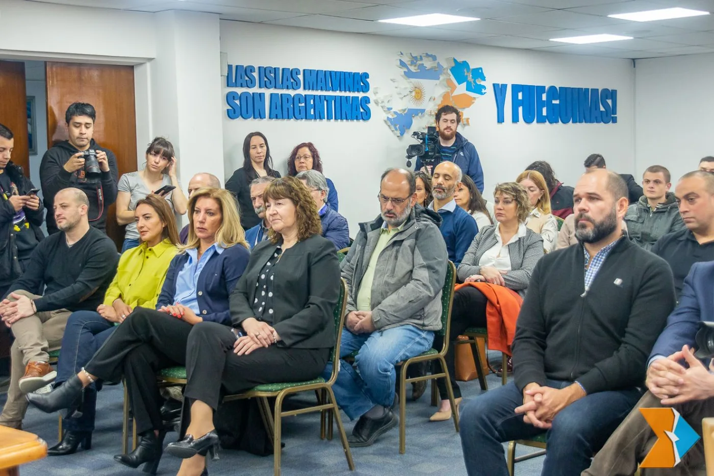 En el Salón Malvinas de Casa de Gobierno, funcionarios junto al secretario General del Consejo Federal de Inversiones