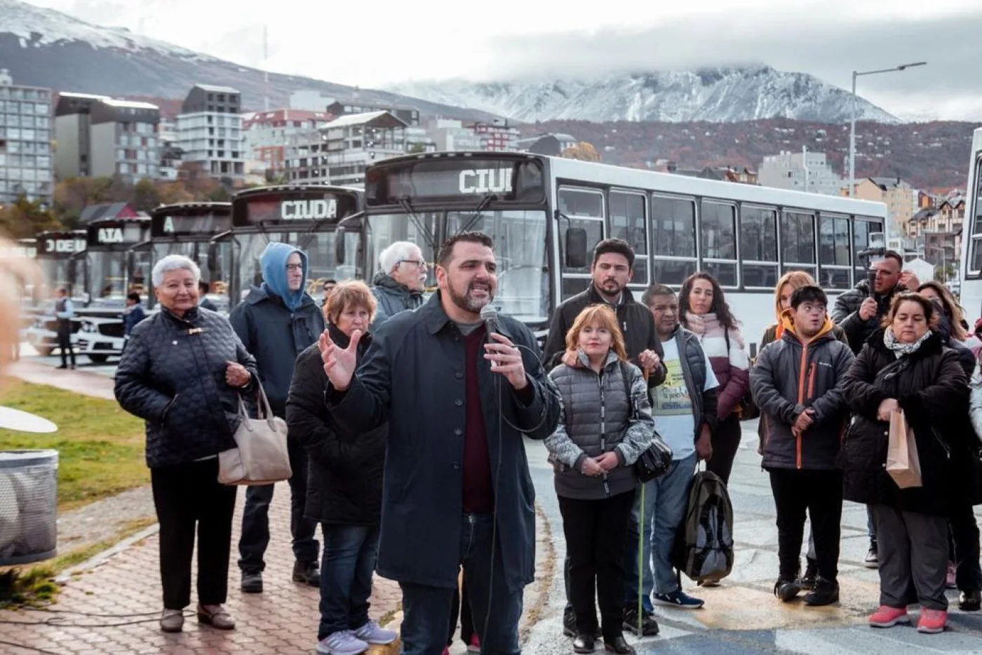 Vuoto anunció la incorporación de ocho colectivos 0km para el transporte público