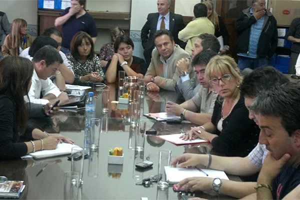 La reunión contó con representación de la mayoría de los bloques políticos.