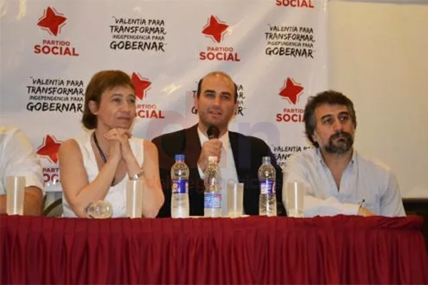 Fabiana Ríos acudió a Rosario para el lanzamiento nacional de su fuerza política.