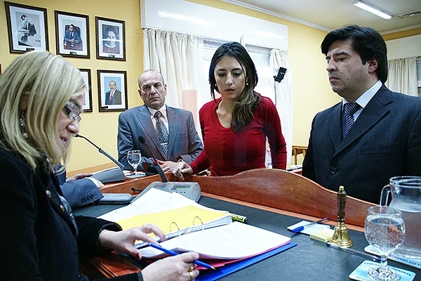 Los ediles tomaron la decisión de aplazar la sesión especial para el viernes.