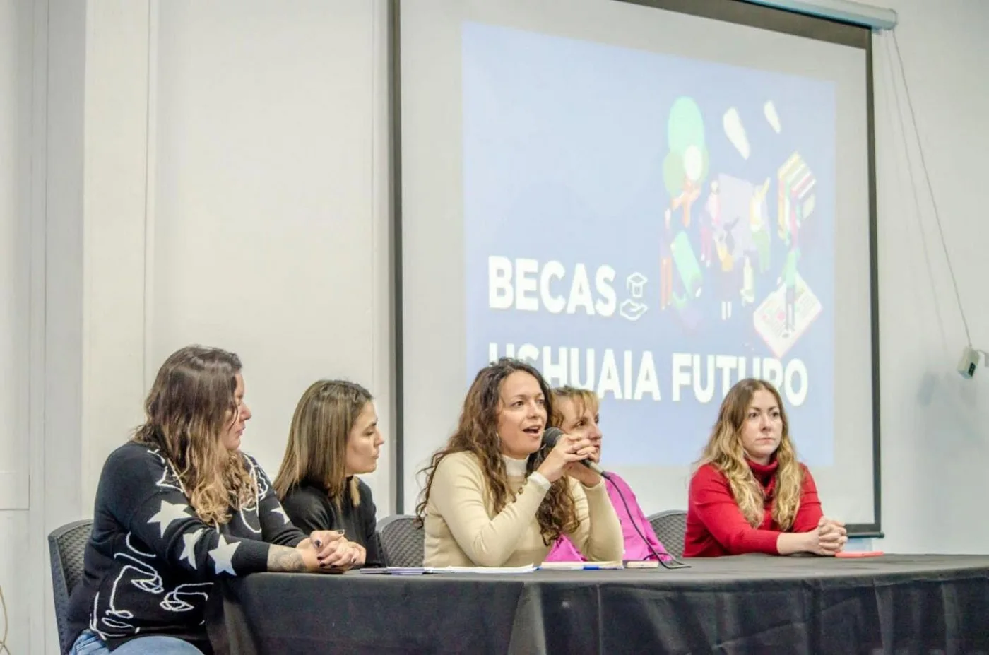 Programa Municipal de Becas "Ushuaia Futuro" .