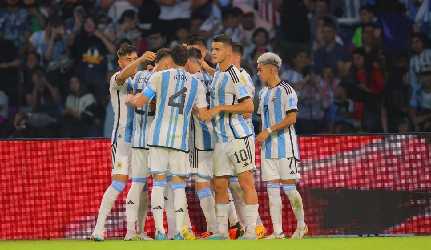 La Selección Sub 20 superó por 3 a 0 a Guatemala y aseguró la clasificación a los octavos de final del Mundial.