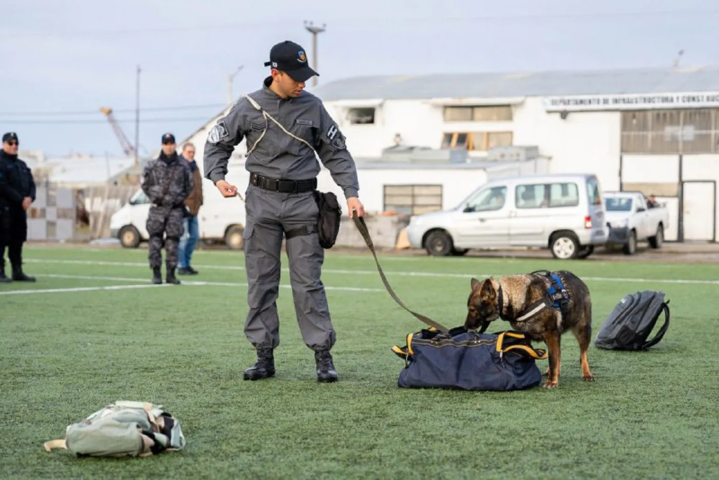 El Servicio Penitenciario llevó a cabo una demostración  del primer curso básico de guía de canes.