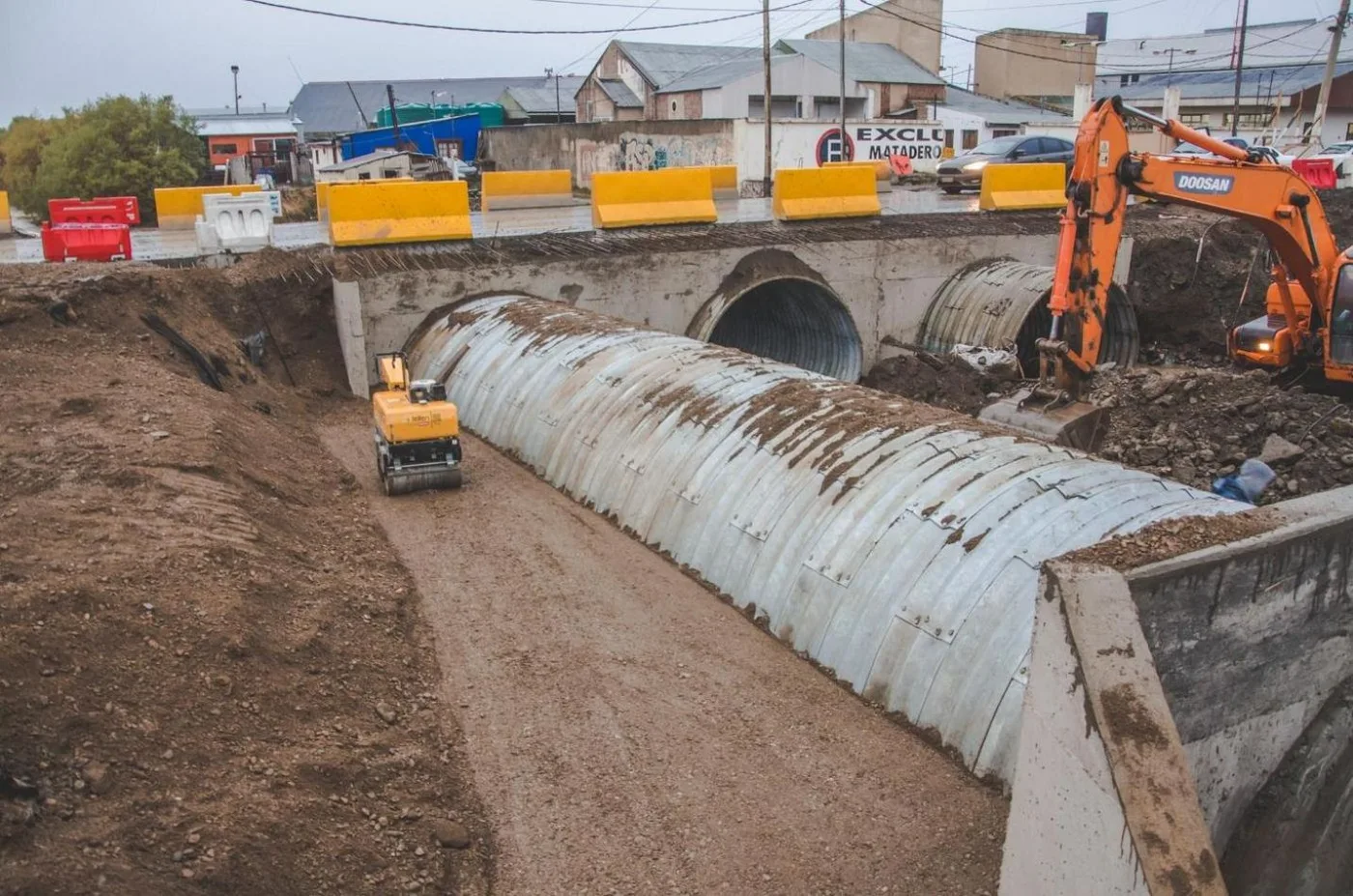 Continúan los trabajos enmarcados en la segunda etapa de la obra del nuevo puente sobre el arroyo Grande.