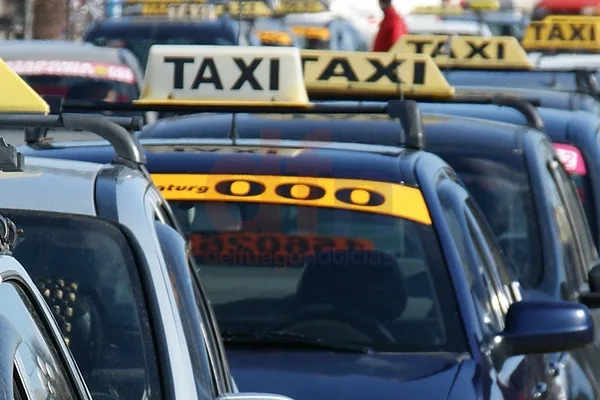 Los taxistas reclaman un aumento de tarifas del 30 por ciento.