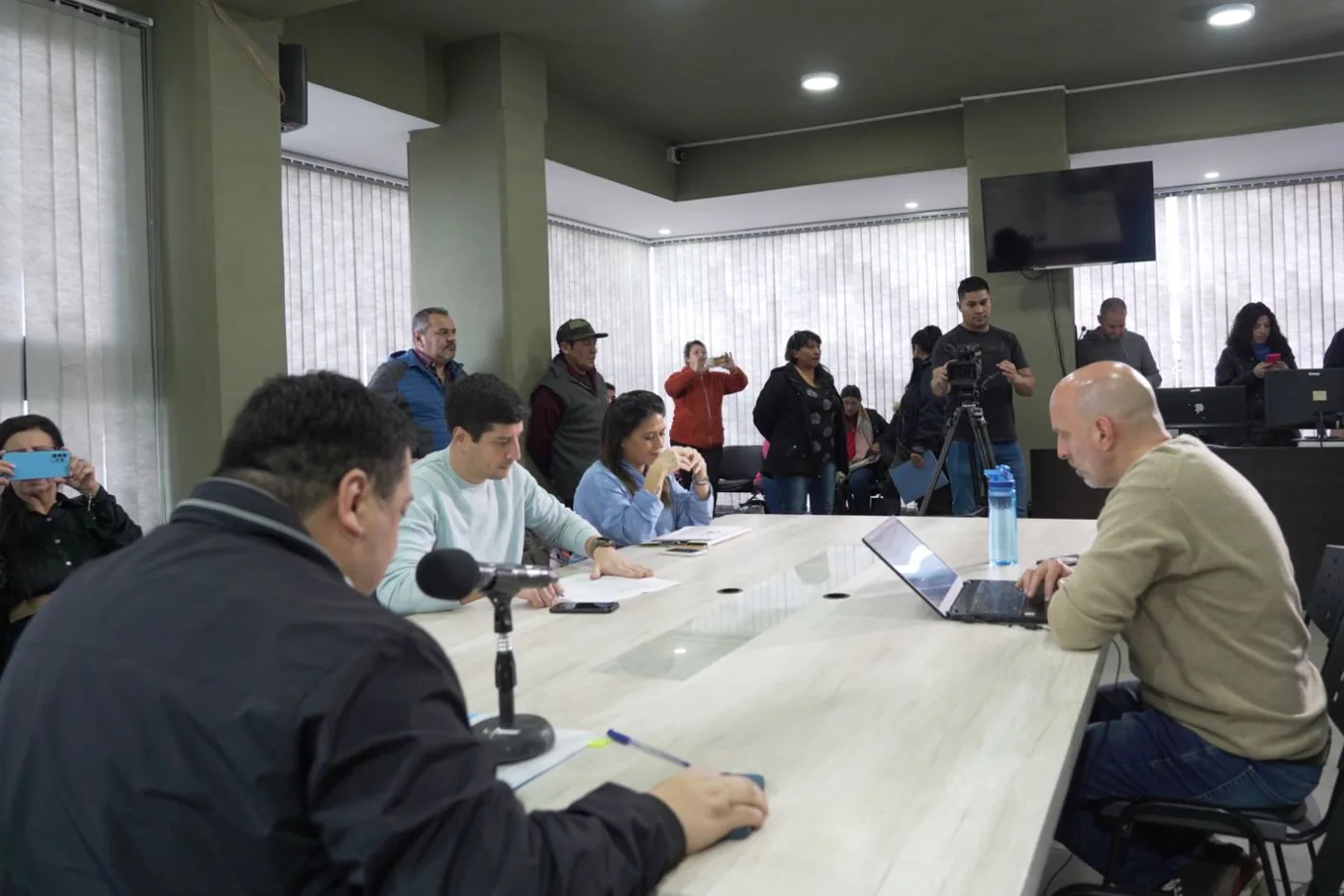 Avanzan gestiones para regularizar la actividad de feriantes en el ámbito municipal