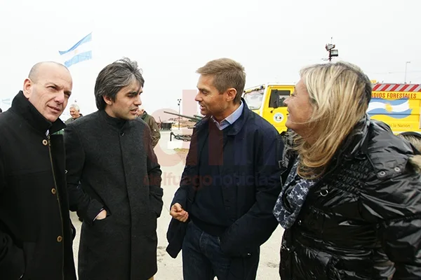Sciurano, junto a funcionarios municipales y sus pares de Río Grande.