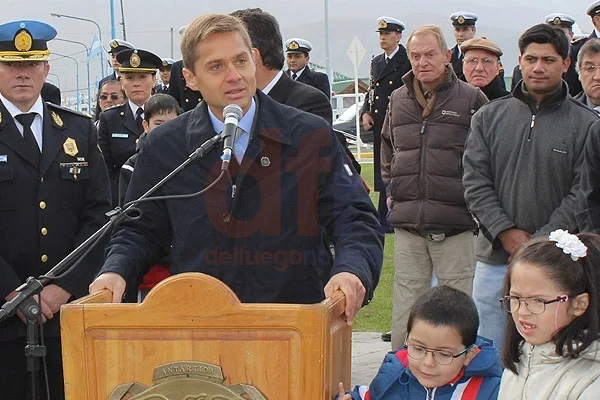 Federico Sciurano, al momento de hablar a los presentes en el acto central de Ushuaia.