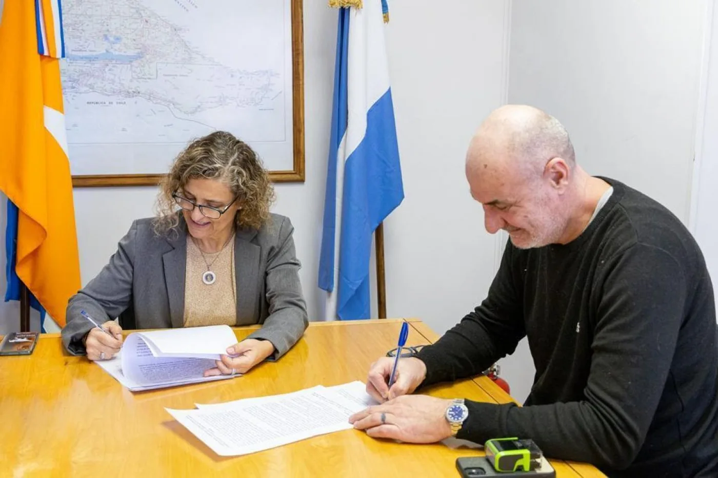 Firma de convenio para la adquisición de equipamiento para el matadero.