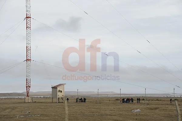 Fuerzas de seguridad se movilizaron prontamente para rescatar al joven.