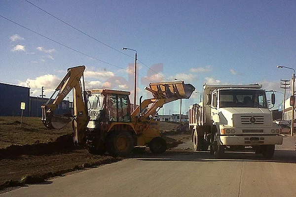 La labor comenzó hace algunos días con la extracción de tierra del terraplén.