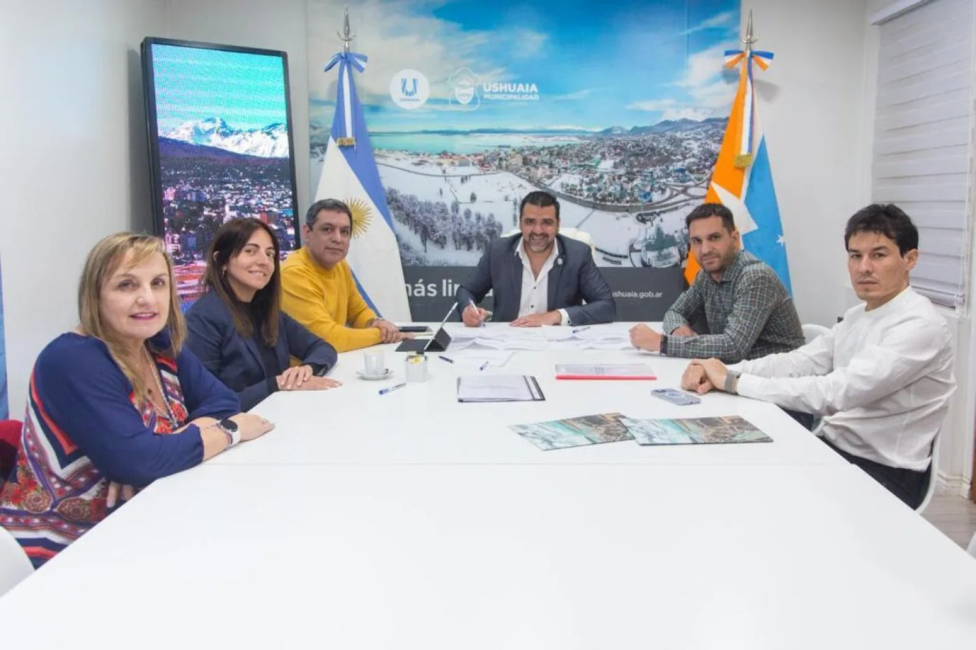 Vuoto firmó el convenio para la realización de tres obras vitales para Ushuaia