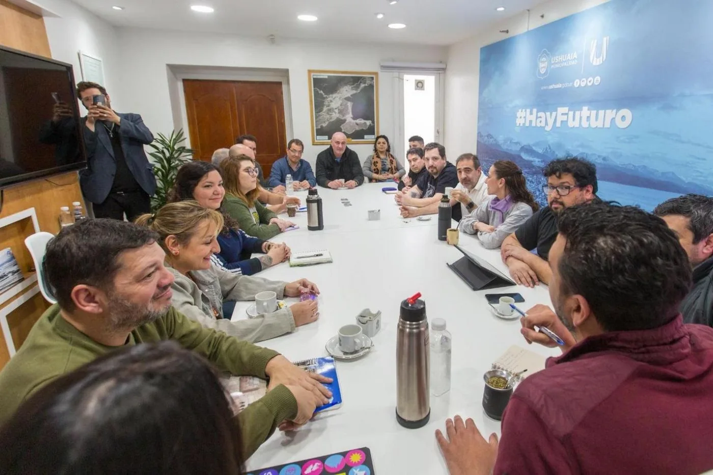 Vuoto evalúó con su gabinete los preparativos para un nuevo aniversario de Ushuaia.