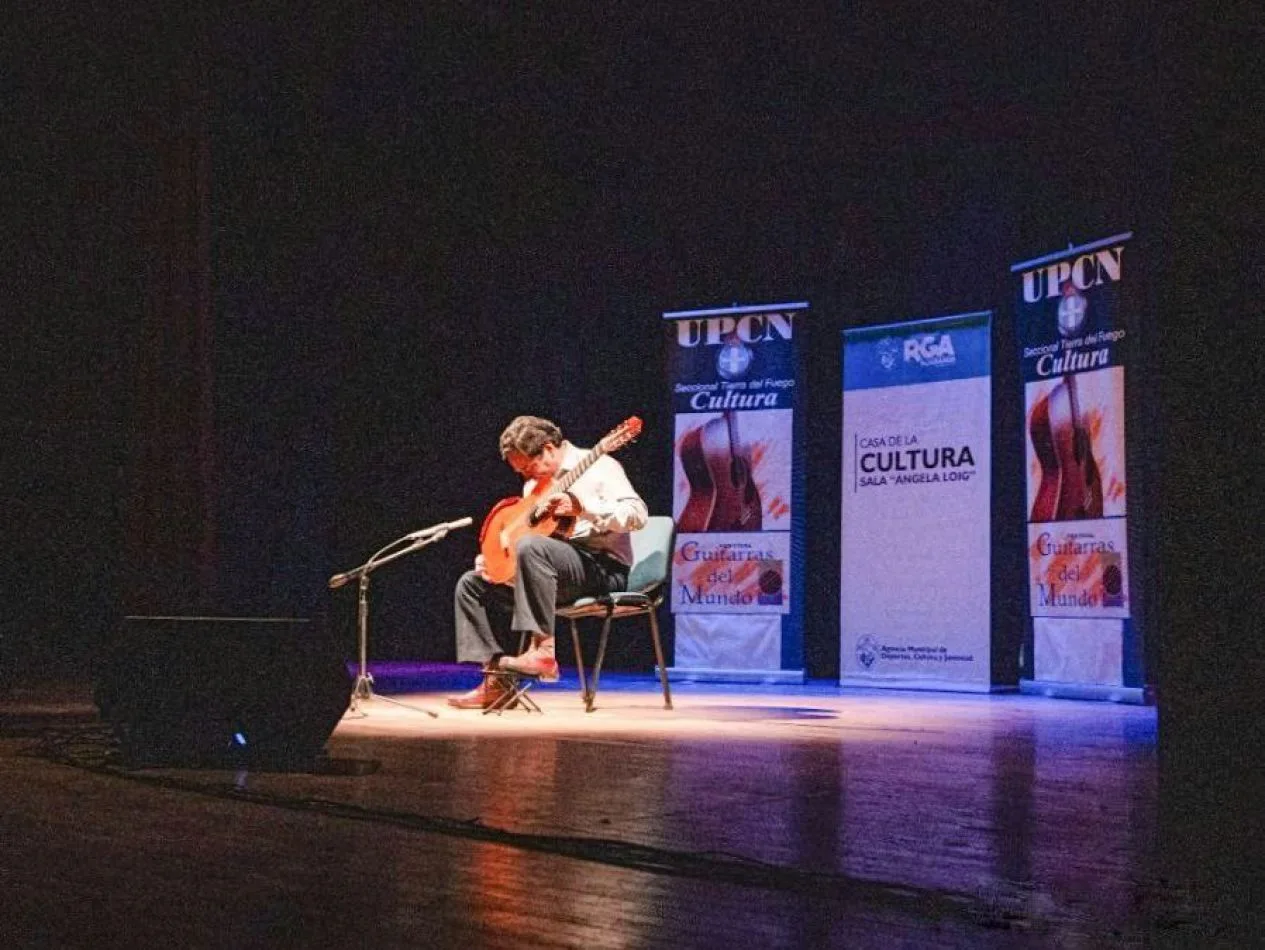 La Casa de la Cultura se prepara para recibir a artistas locales, nacionales e internacionales en la gala del Festival Nacional “Guitarras del Mundo”.