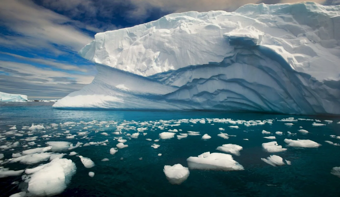 El volumen de más del 40 % de las plataformas de hielo se ha reducido.