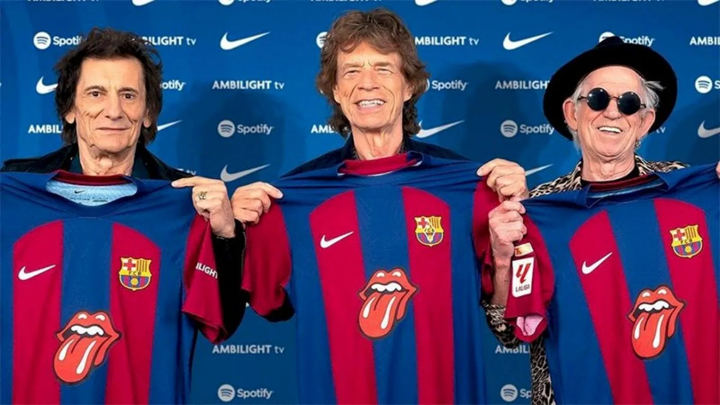 El Barcelona optó por usar la lengua de Los Stones en sus camisetas.