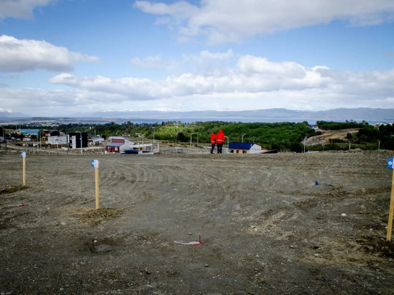 El Municipio de Ushuaia entregó decretos de preadjudicación de terrenos a trabajadores viales