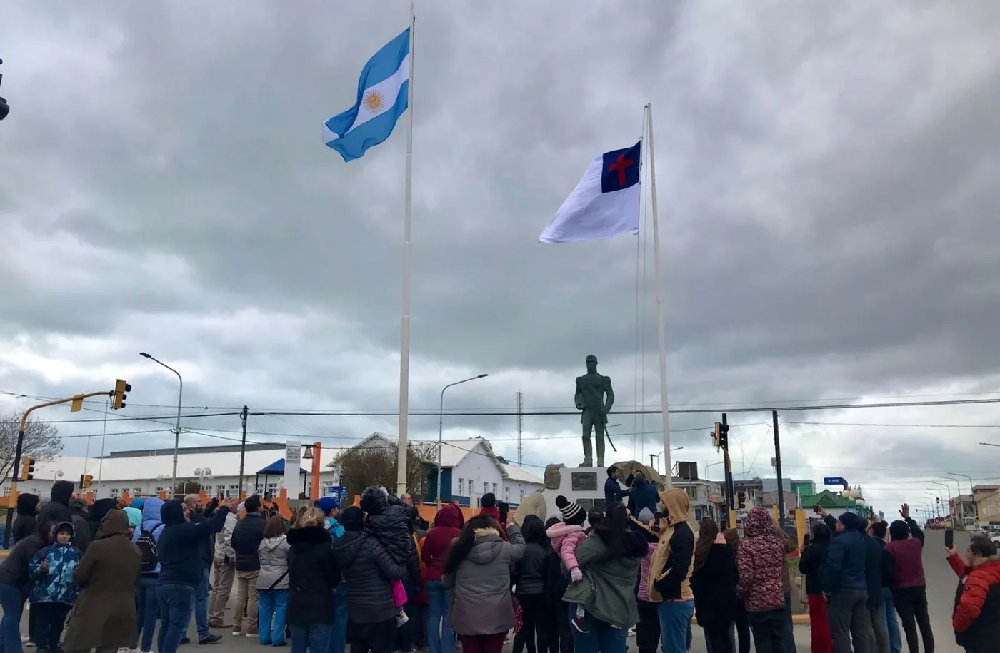 Por primera vez se izó la bandera cristiana en Río Grande