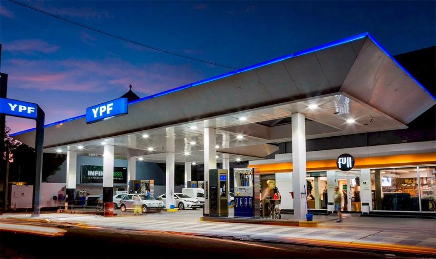 YPF aumentó un 12% sus combustibles.