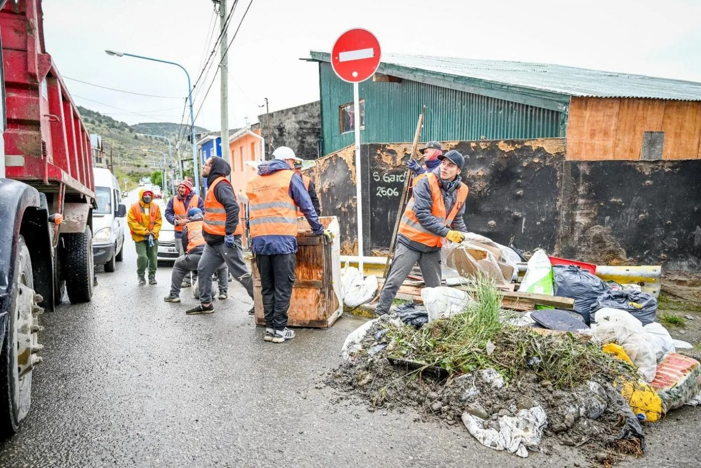 Jornada de limpieza en el barrio "La Cantera".