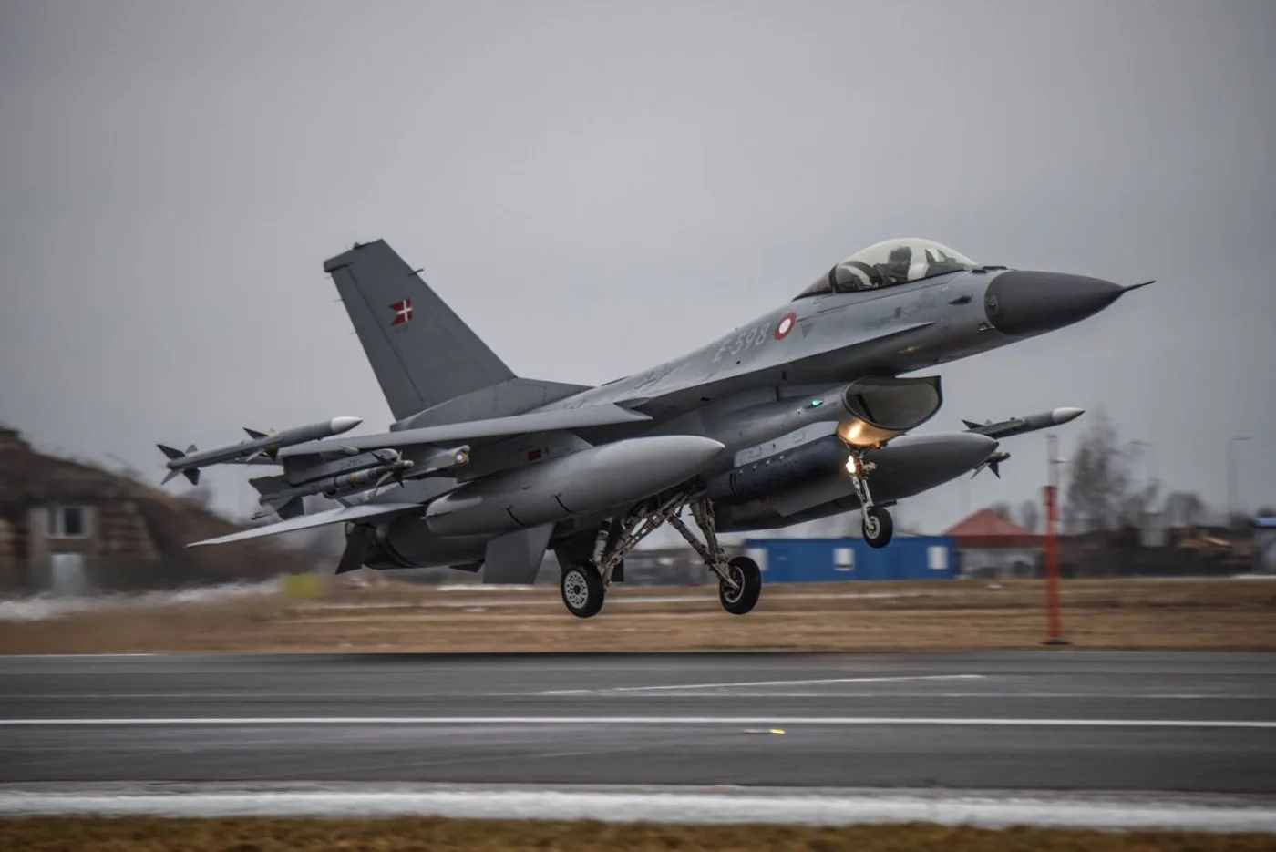 Gobierno busca concretar la compra de 24 cazas F-16 para la Fuerza Aérea