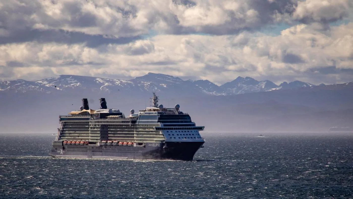 Cuatro cruceros turísticos, uno de ellos de gran porte, coincidieron este lunes en el muelle del puerto de la ciudad de Ushuaia.