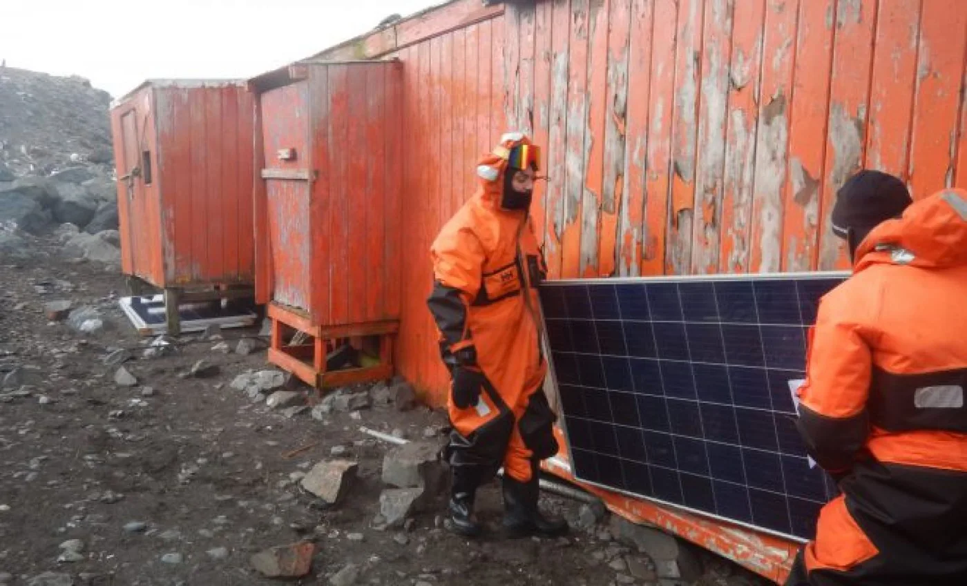 Instalan más sistemas de energía solar en la Isla Vega