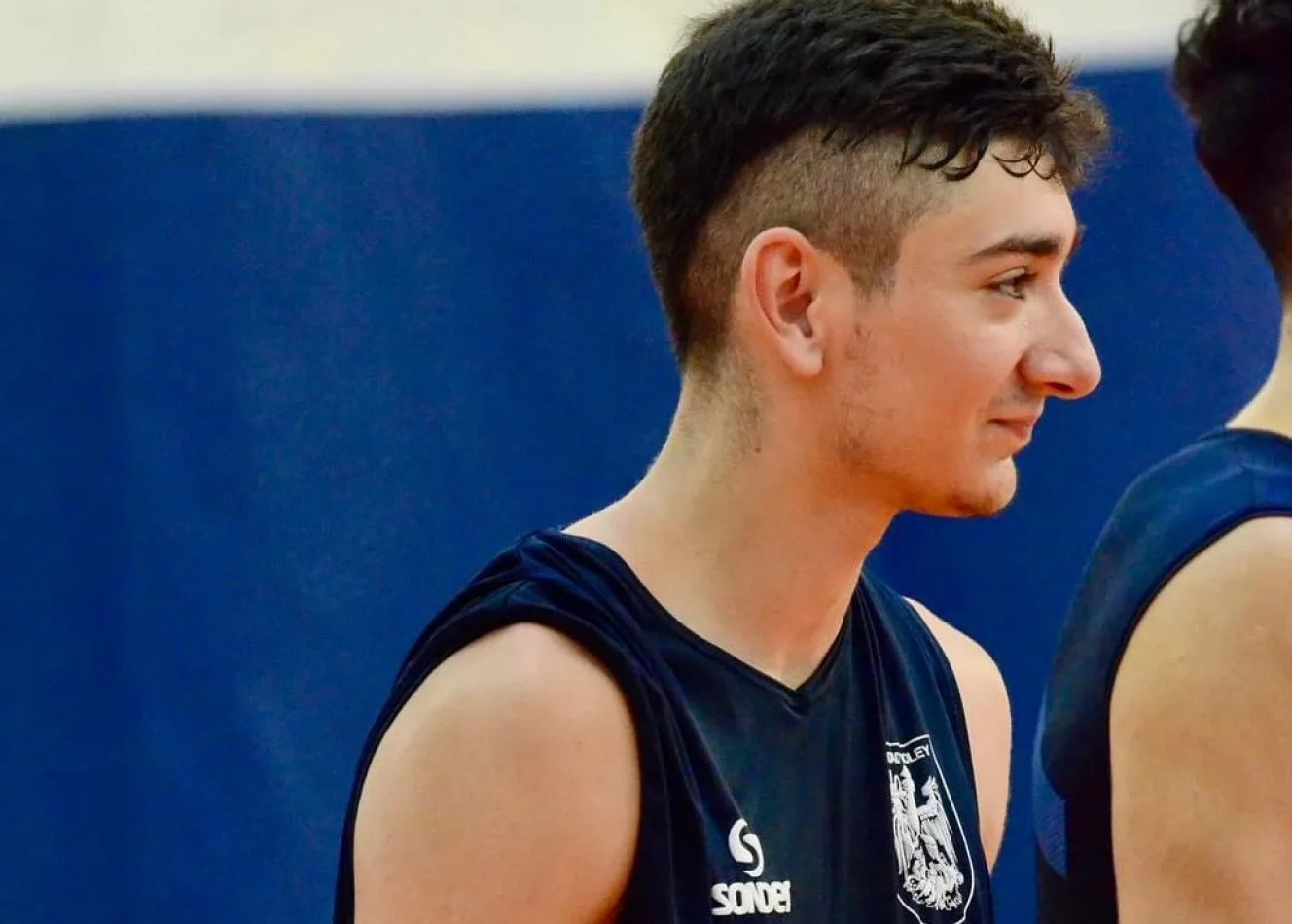 El voleibol fueguino celebró un hito este pasado fin de semana con el debut triunfal de José Cejas en la primera división del Club Ciudad de Bs As.