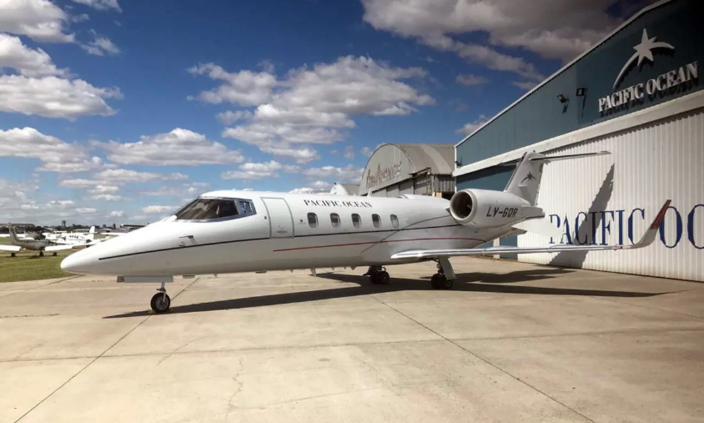 El learjet 60 LV-GQR de Pacific Ocean voló ayer desde San Fernando a Malvinas