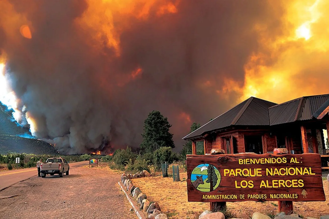 El fuego sigue consumiendo el Parque Nacional Los Alerces.