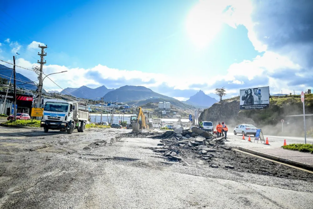 Repavimentación en Av. Perito Moreno y Gendarme Argentino