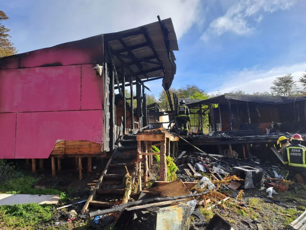 Incendio total en una vivienda del Dos Banderas