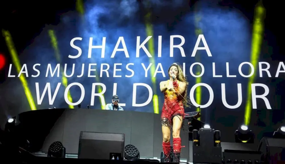 Shakira anunció su gira internacional en la presentación junto a Bizarrap en el Coachella