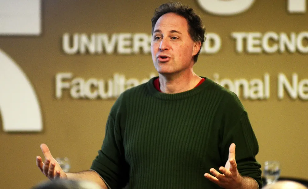 Fernando Halperin, Coordinador de Comunicación del instituto Argentino del Petróleo y del Gas (IAPG).
