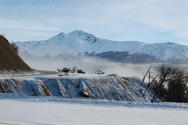 Nieve, escarcha y hielo lavado se acumulan en la Ruta 3.