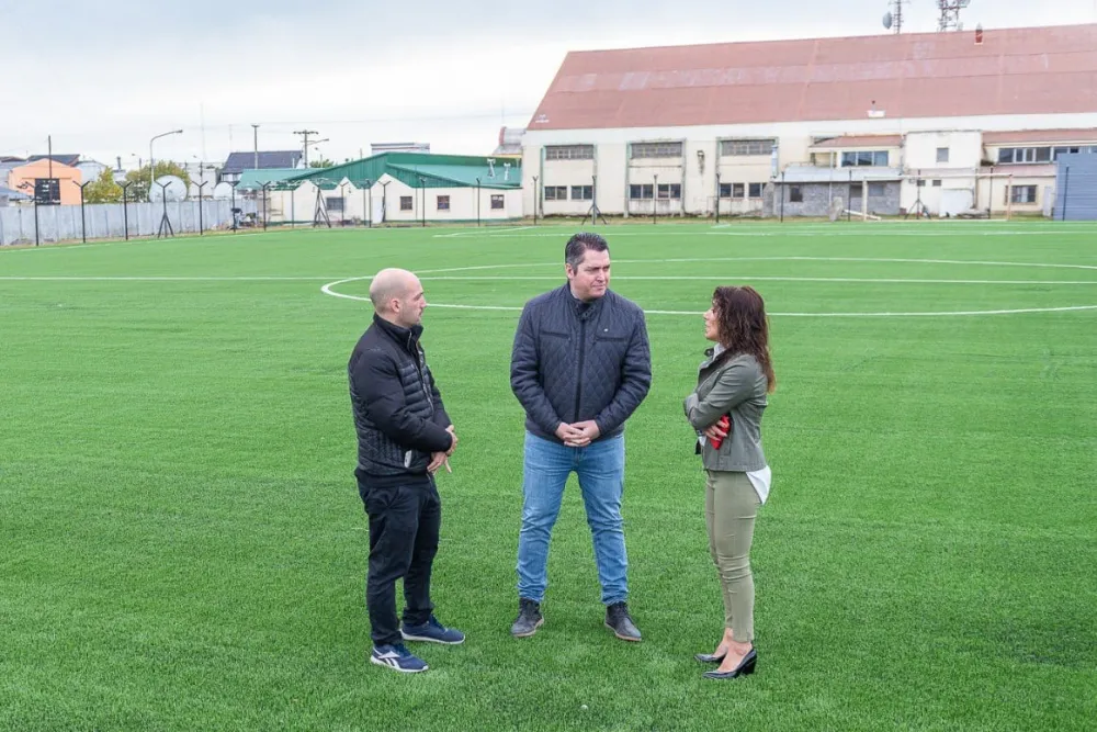 Martín Perez recorrió la etapa final de la Cancha Municipal de Césped Sintético